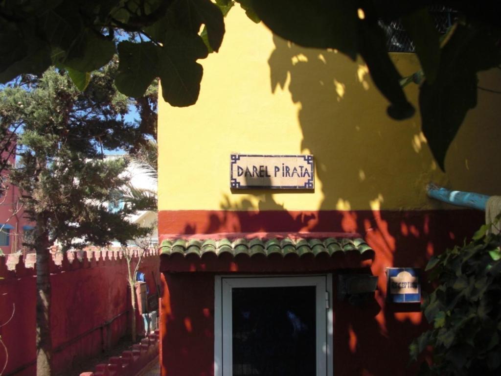 Dar El Pirata Hostel Асила Екстериор снимка