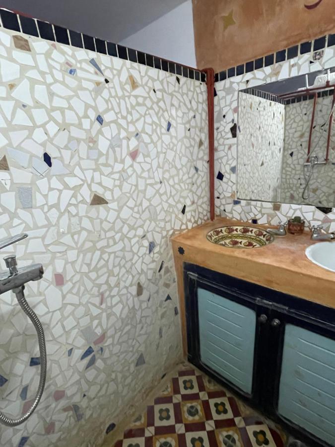 Dar El Pirata Hostel Асила Екстериор снимка